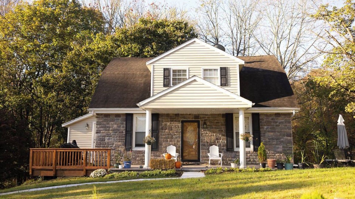 White Hall House | Charming, spacious house with large outdoor area.