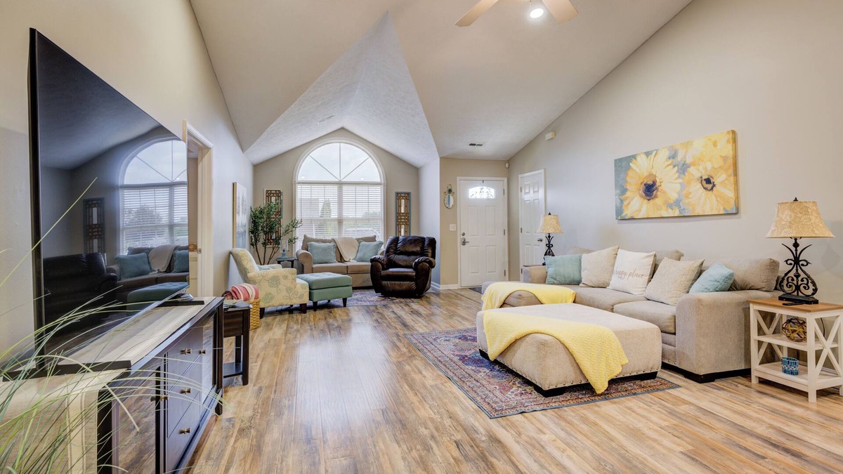 Charlestown Condo | Charming & Spacious Patio Home close to Charlestown State Park & River Ridge