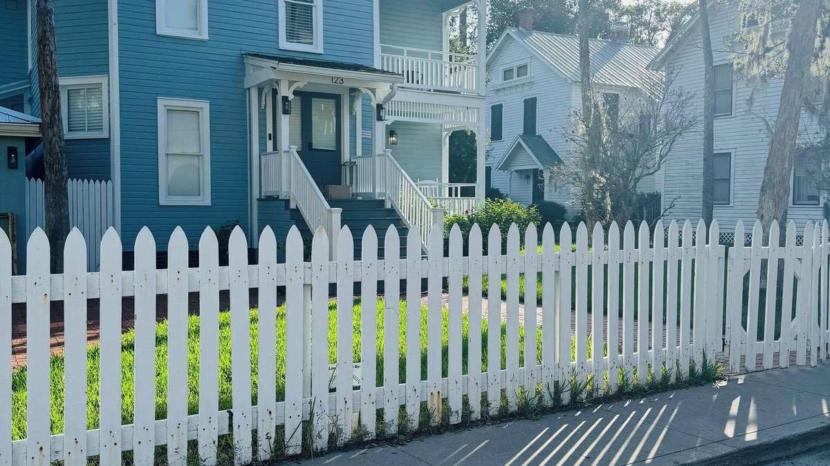 Old Town House | Charming + Spacious 4-bed Victorian w/WiFi and AC in historic Old St. Augustine
