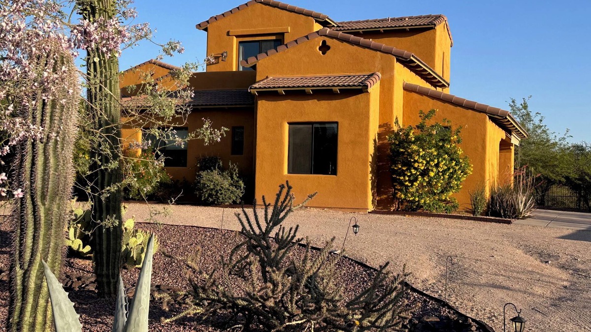 County Island House | Charming Spanish-style 2-bed 1.5-bath guest house in Mesa Desert Uplands