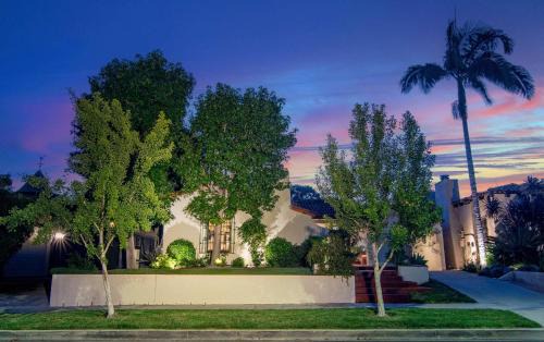 Mid-Wilshire House | Charming Spanish Villa with Jacuzzi in Prime LA Beverly Grove