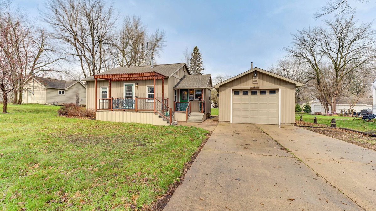 Spirit Lake House | Charming Spirit Lake Home - 6 Mi to Arnolds Park!