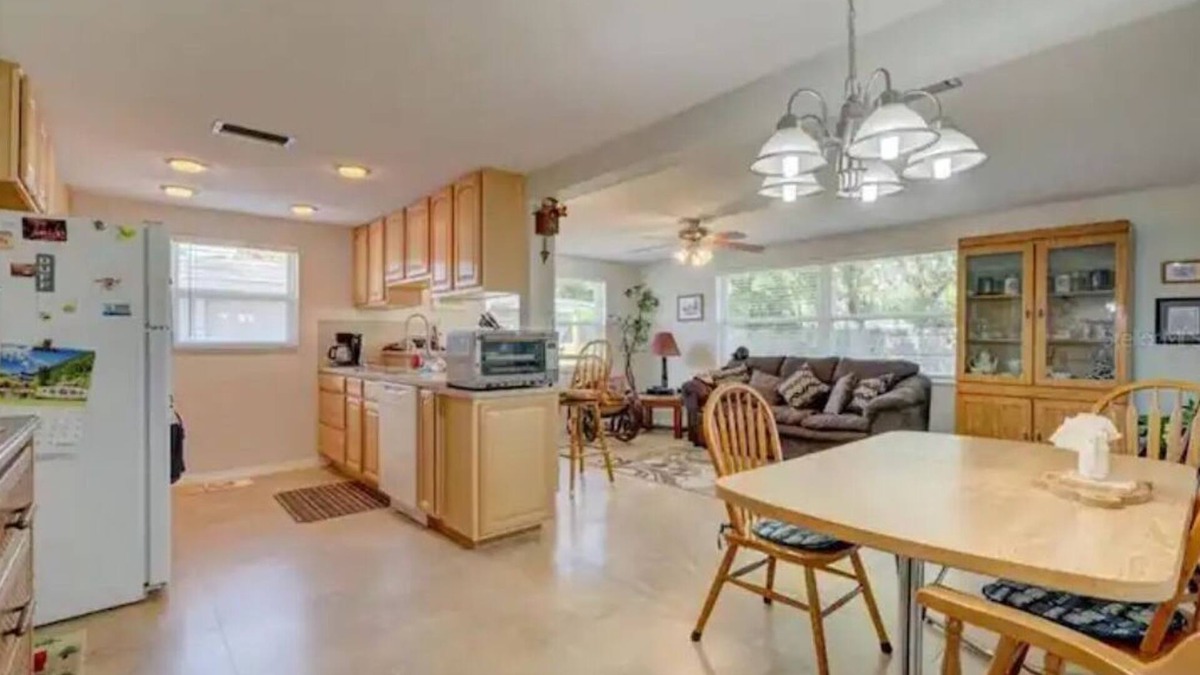 Forest Oaks House | Charming Spring Hill Home- In a Quiet Neighborhoodn
