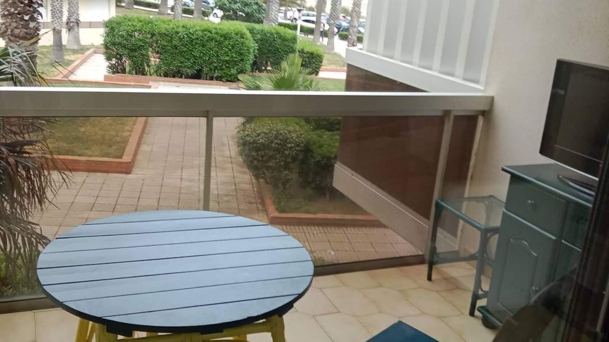 Le Grand Large Apartment | Charming studio 20 m from the beach, terrace and lift- 2BEAZUR99