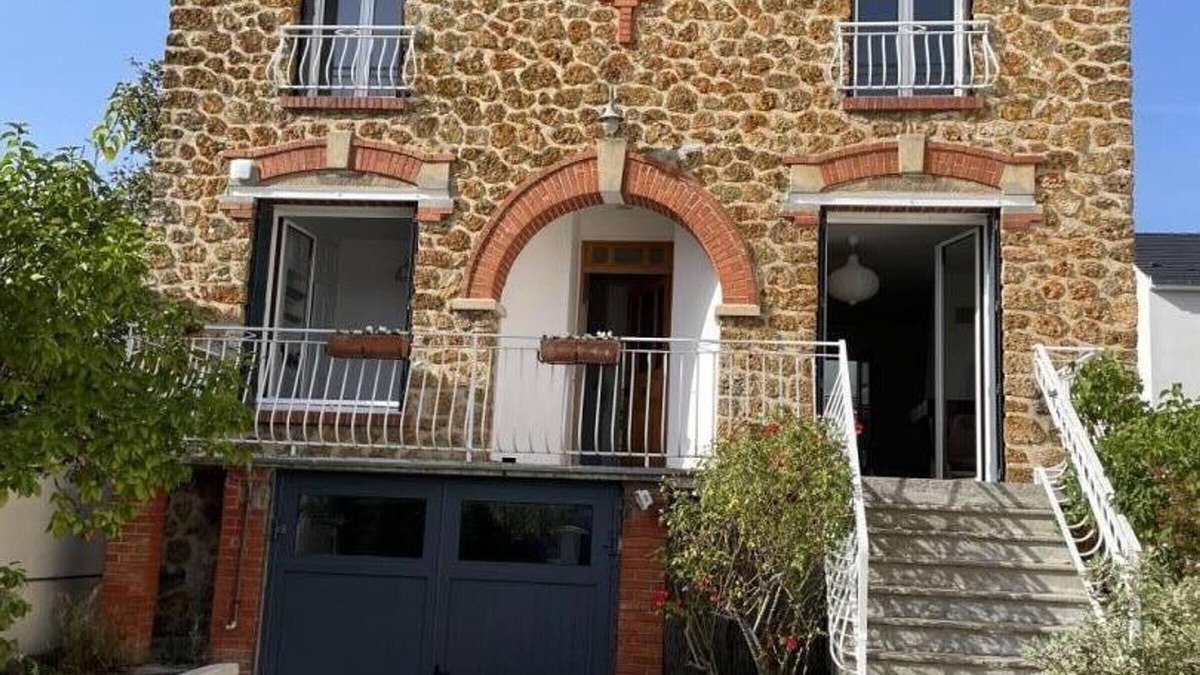Carrieres-sur-Seine Cottage | Charming Stone House with Garden, Fireplace, Near Paris & Versailles, All-Inclusive Amenities