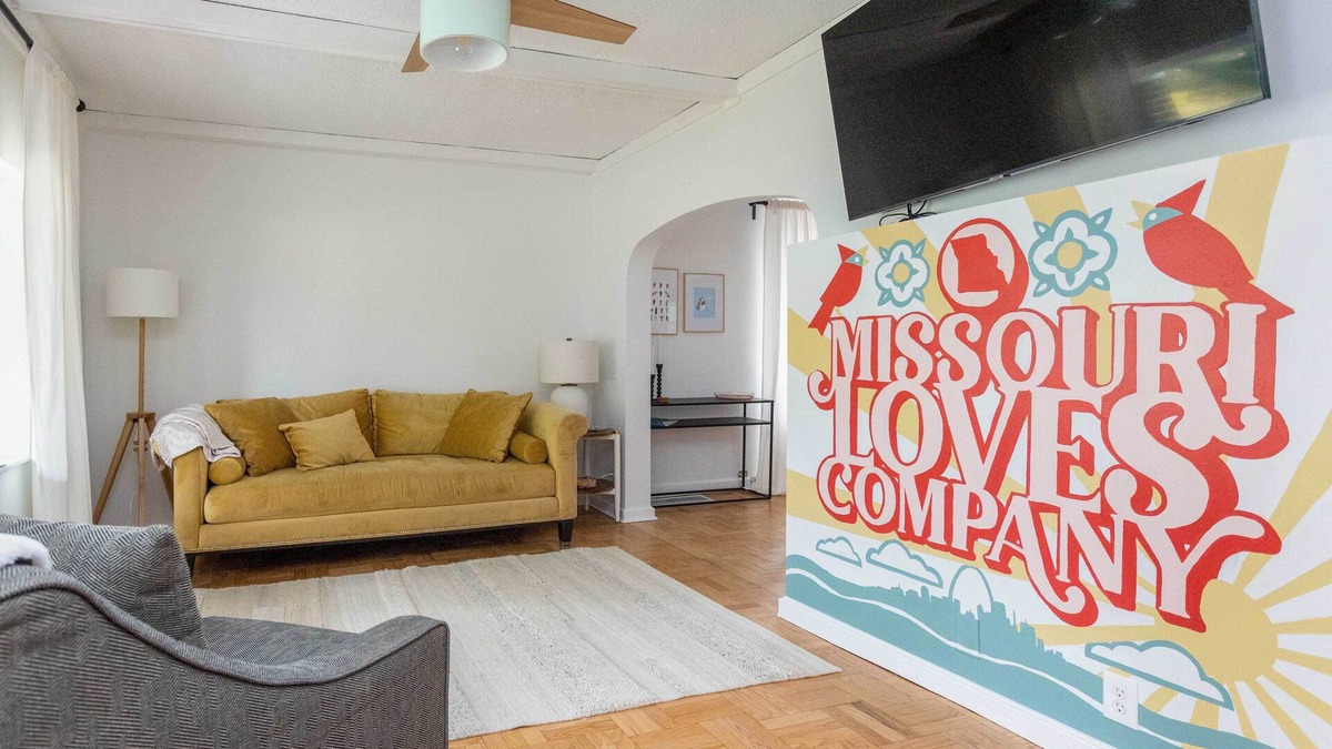 Lindenwood Park Cottage | Charming St Louis Home: 8 Mi to Downtown!