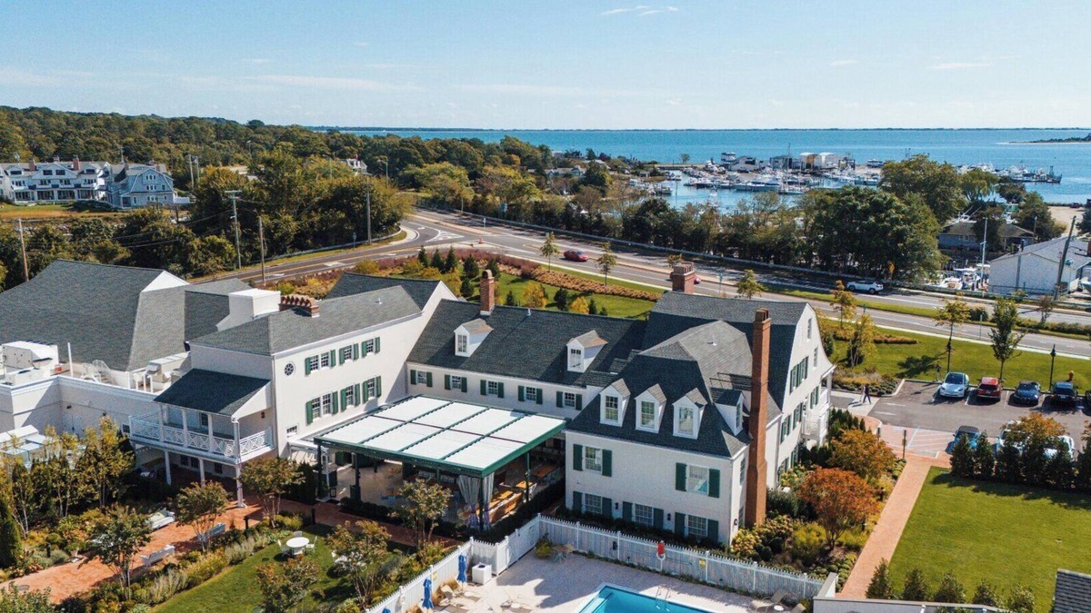 Hampton Bays Hotel | Charming, Stand-alone, ADA Accessible, Garden Cottage at Historic Canoe.