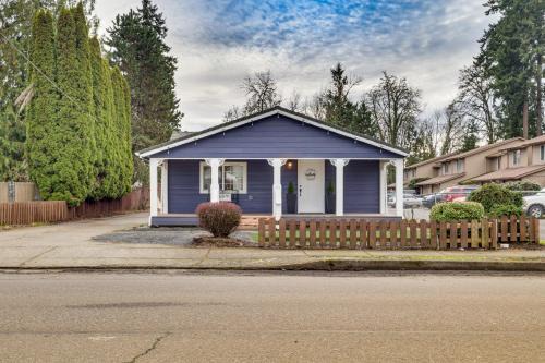 Stayton House | Charming Stayton Home with Deck and Smart TV!