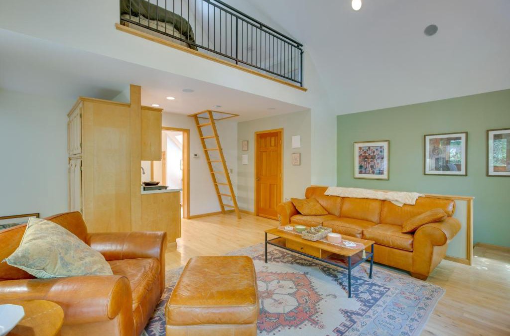 Stockholm Apartment | Charming Stockholm Abode in Walkable Location!