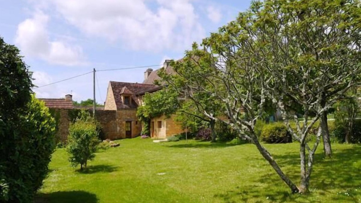 Meyrals House | CHARMING STOME HOUSE WITH ENCLOSED GARDEN AND PRIVATE POOL CLOSE TO SARLAT