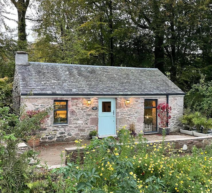 Alexandria House | Charming stone Bothy at Loch Lomond