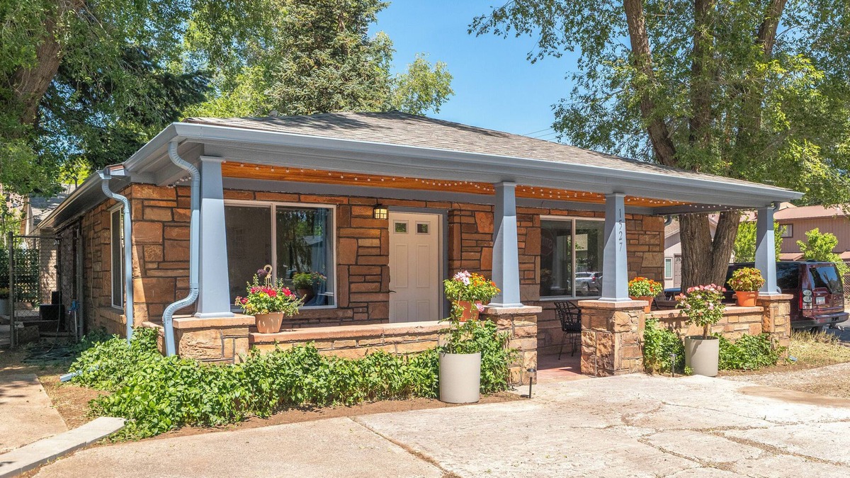 Flagstaff Cottage | Charming stone cottage "The Stay On The Way"