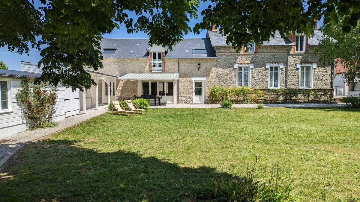 Mareau-aux-Bois Cottage | Charming Stone House with Park, Game Room, High-Speed WiFi, and Tennis Nearby