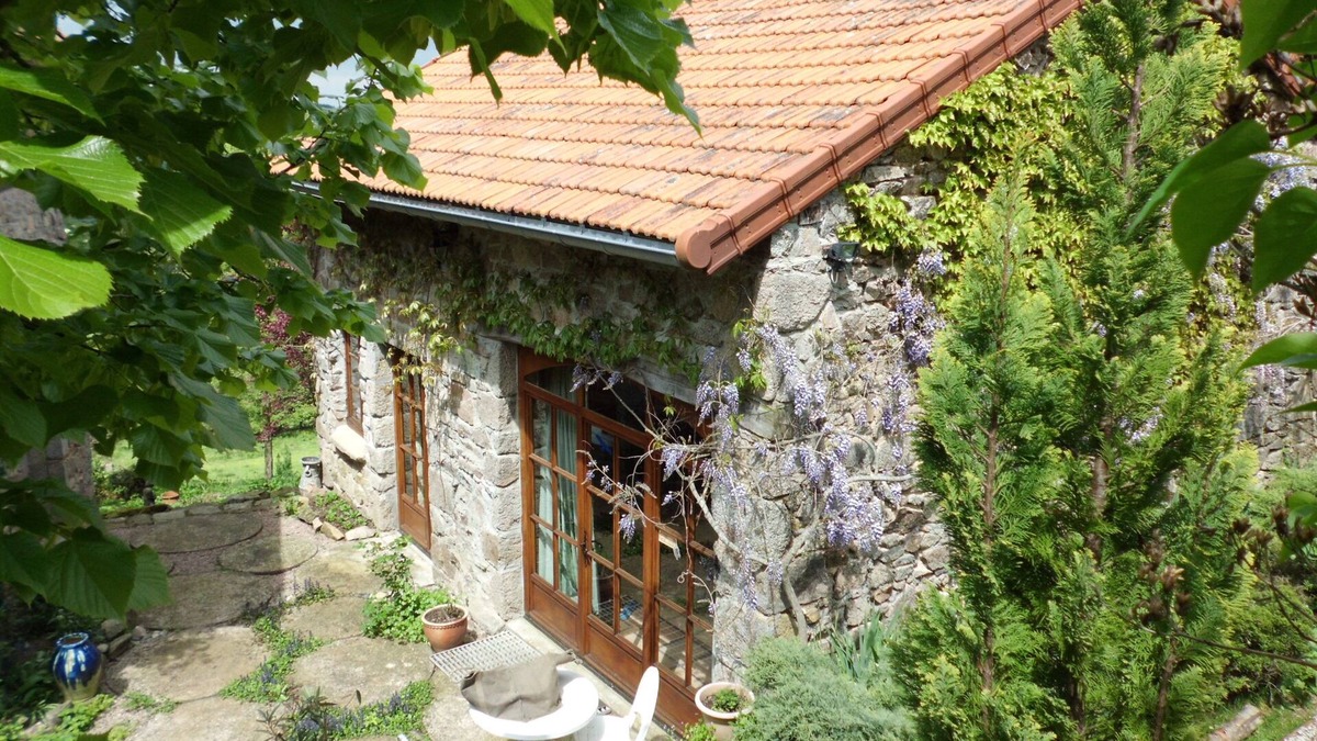 Arfeuilles Cottage | Charming stone house restored in English style