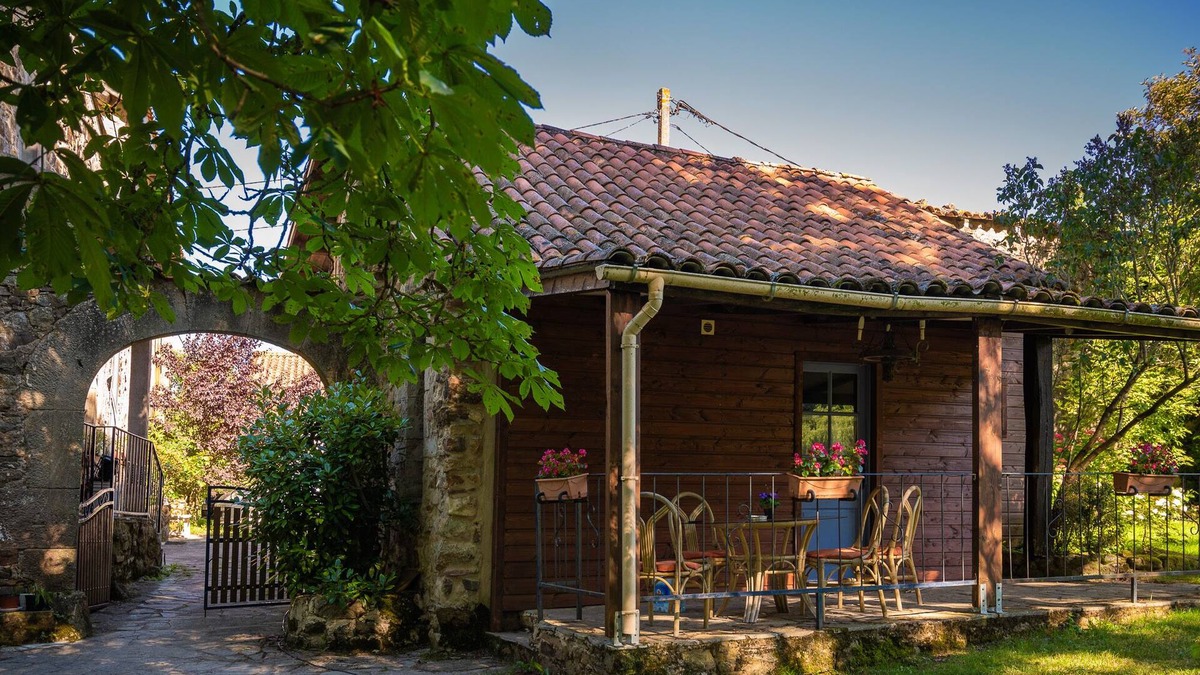 Fondamente Cottage | Charming Stone House on the banks of the La Sorgues River