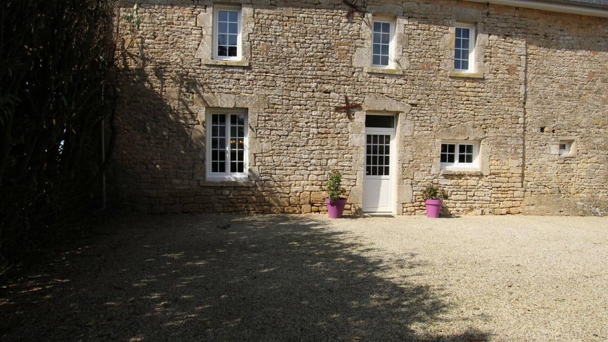 Orglandes Cottage | Charming Stone House for 8 with Garden, Near Utah Beach, Pet-Friendly