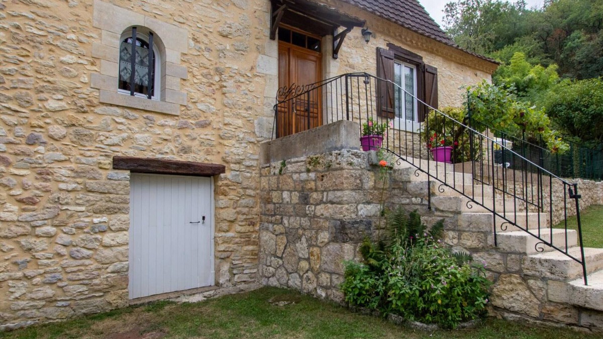 Tourtoirac Cottage | Charming Stone House with Garden, Parking, Near Tourtoirac Cave in Dordogne
