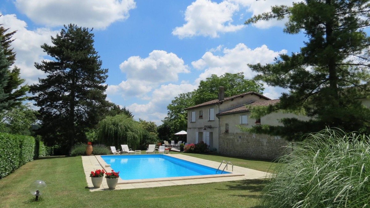 Bouliac House | Charming stone house in a park with trees on the hillsides of Bordeaux