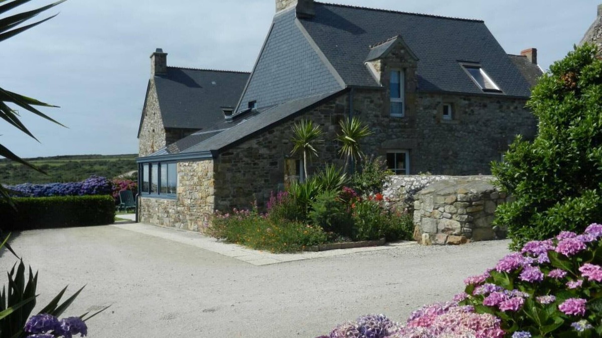 Jobourg Cottage | Charming stone house with garden and wifi, near the sea