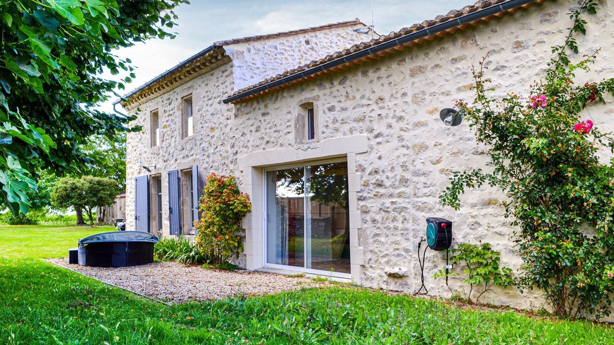 Eyrans House | Charming stone house with large natural plot.