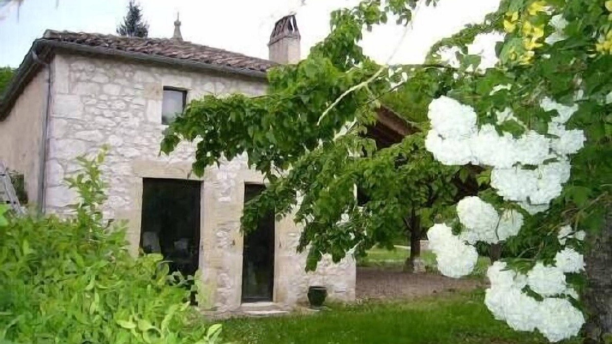 Montcaret House | Charming stone house XIXth beautiful pool services, garden, courtyard.