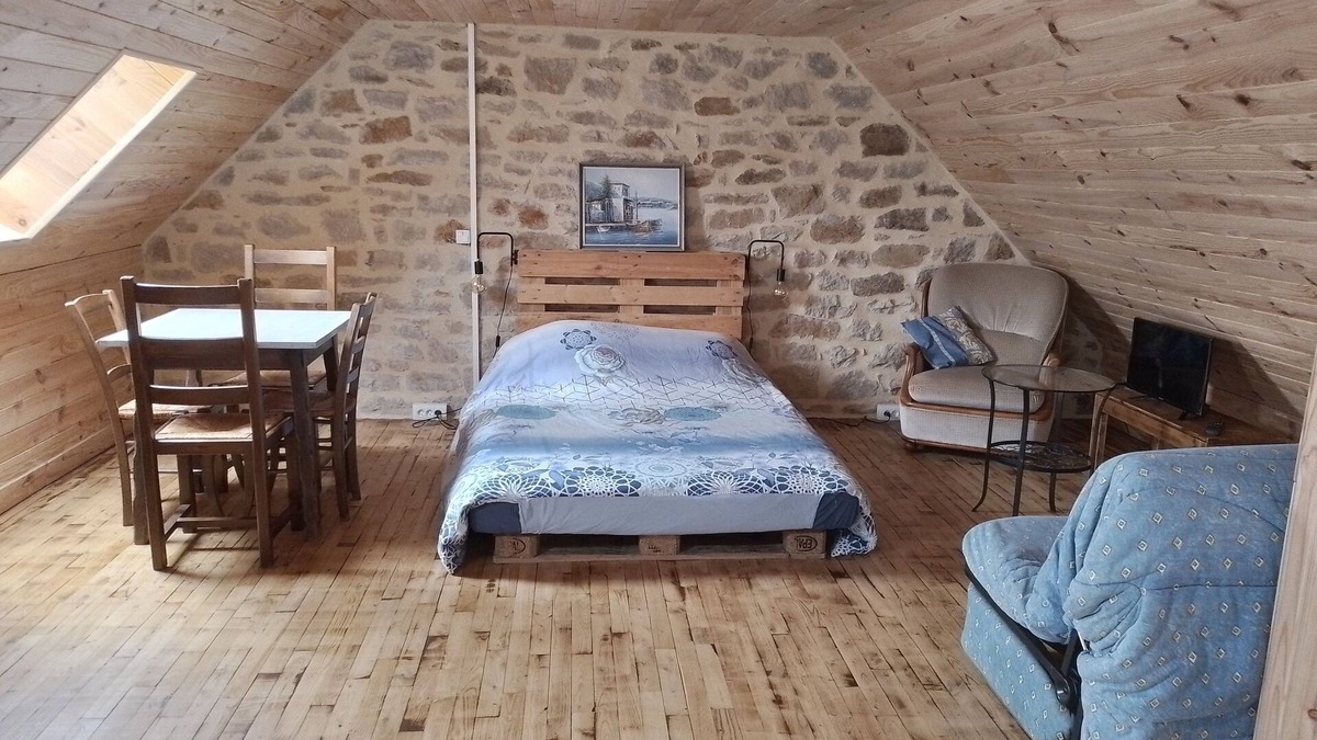 Quimper House | Charming stone studio in Quimper not far from the beach