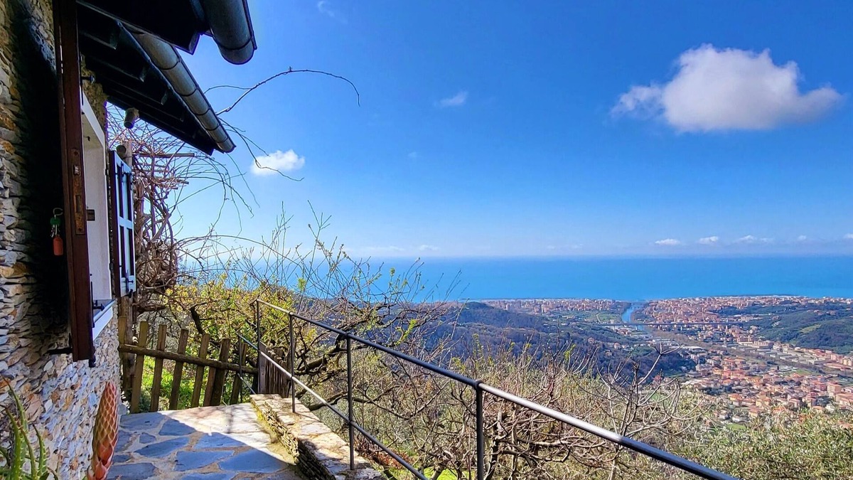 Cogorno House | Charming stone villa with fabulous sea view and max privacy