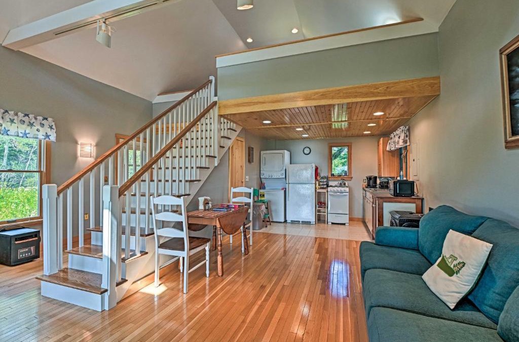 Stonington Apartment | Charming Stonington Studio with Ocean Views!