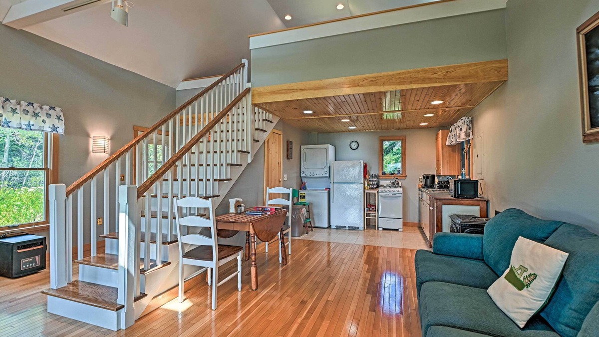 Stonington Apartment | Charming Stonington Studio w/Ocean Views!