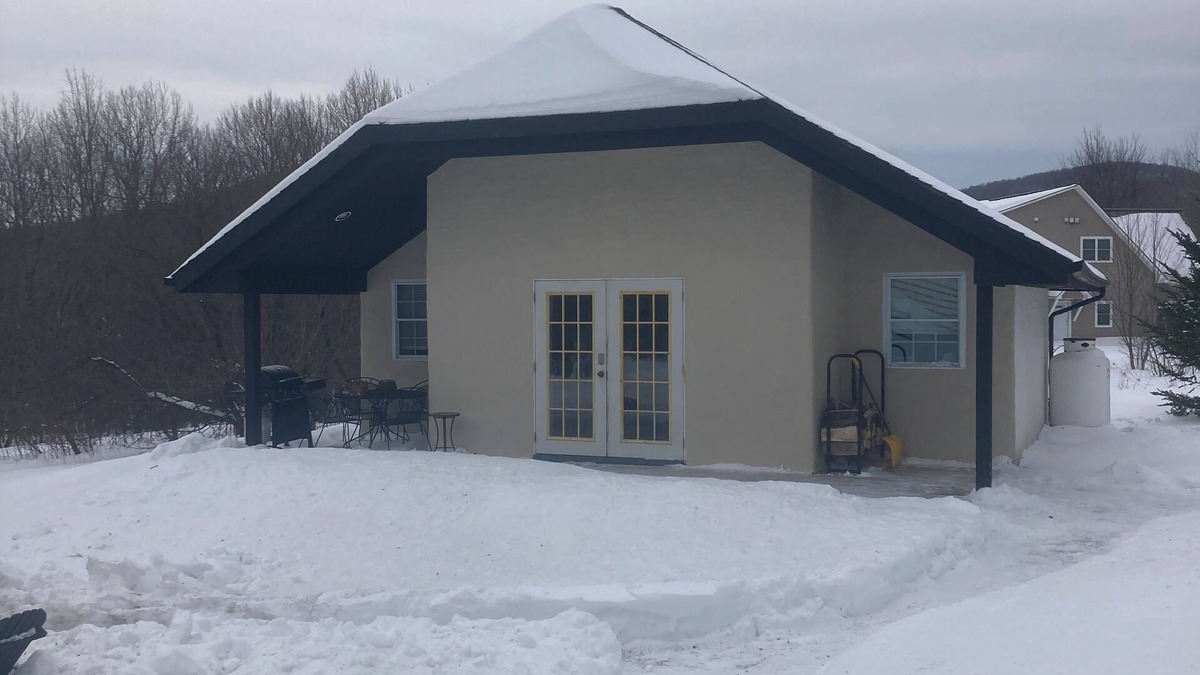 Jay Cottage | Charming Straw Bale Cottage Near Jay Peak – Cozy, Romantic, and Stylish Escape