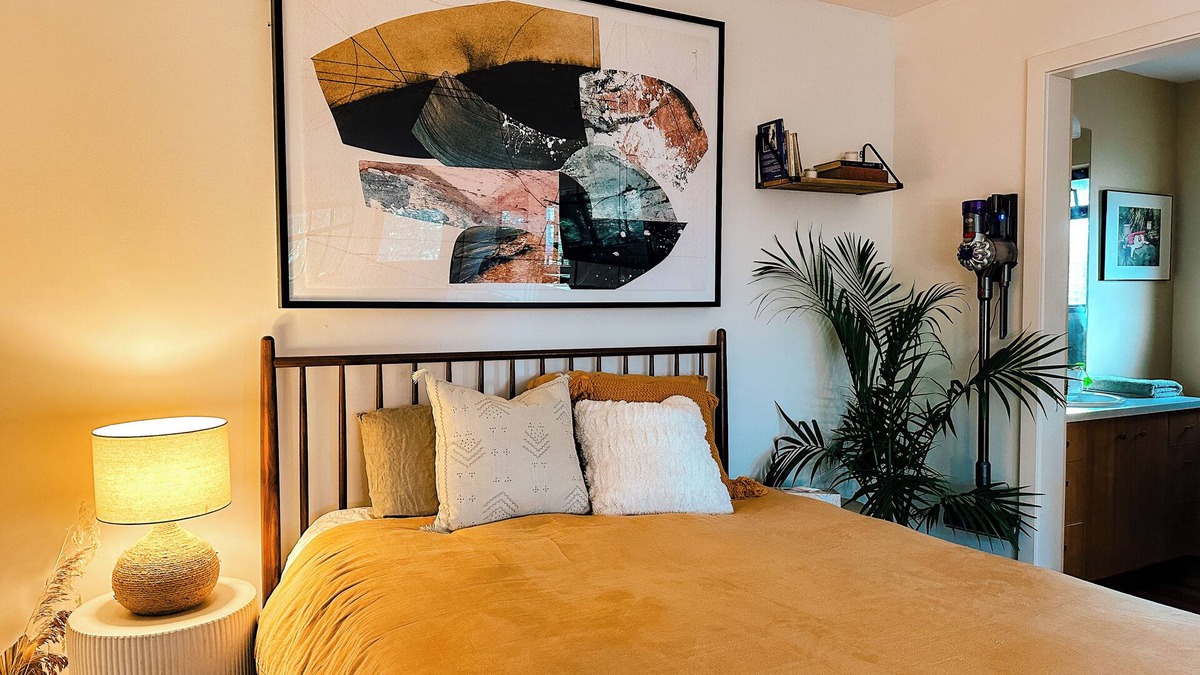 Vesuvius Cottage | Charming Studio Cottage on Salt Spring Island with WiFi