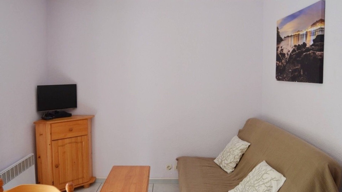 Luz-Saint-Sauveur Apartment | Charming Studio for 4 with Balcony, Parking & Ski Storage – Near Ski Resorts