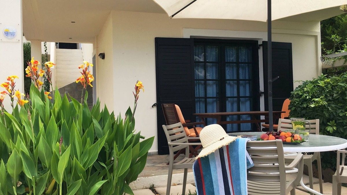 Kokkini Chani Apartment | Charming Studio 1-3 persons, 100 meters from the Kokkini Hani sandy beach.