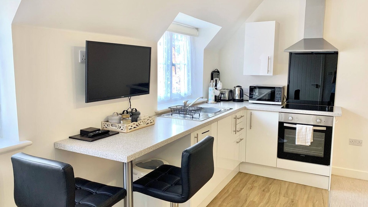 Coleford Apartment | Charming Studio Apartment Ideal for Short and Longer Staysnn