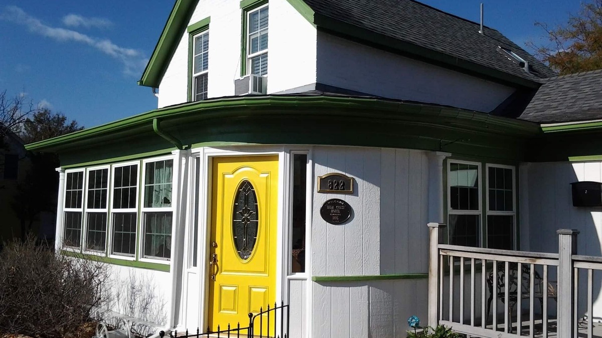 Golden Apartment | CHARMING Studio Apartment in Historic home downtown Golden