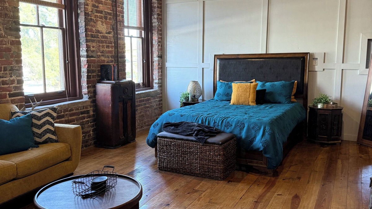 Central Business District Apartment | Charming studio apartment , free parking, WiFi in historic downtown Mobile