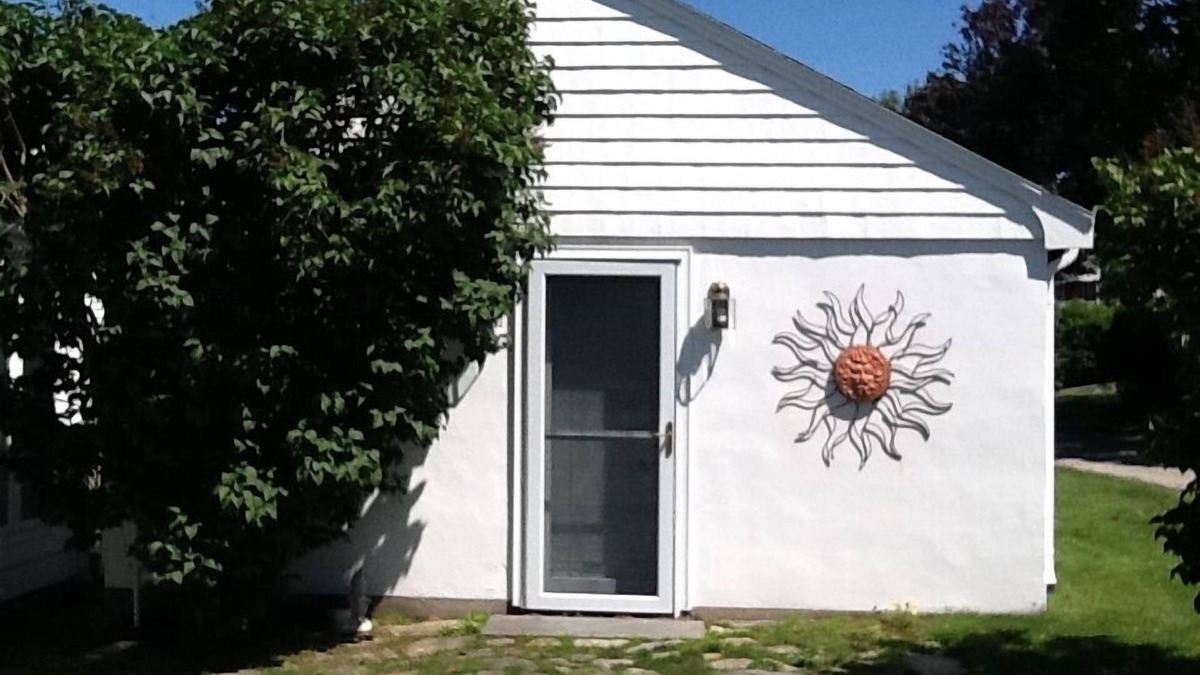 Easton's Point Cottage | Charming Studio Cottage located on Easton's Point