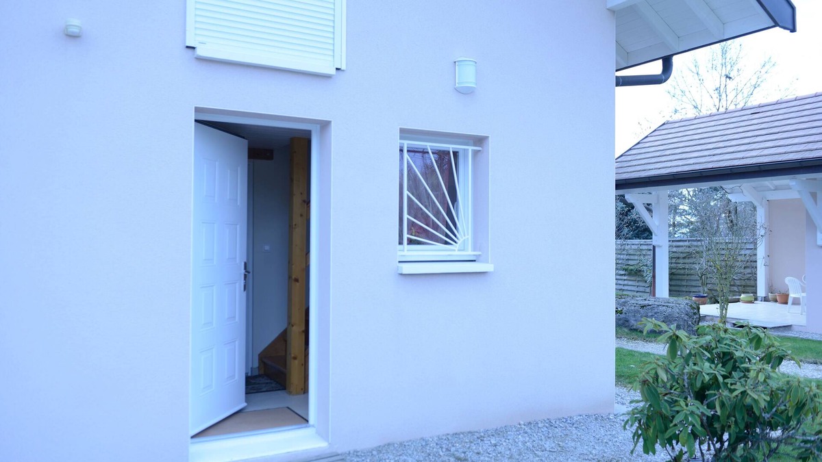 Annecy-le-Vieux Apartment | Charming Studio in House