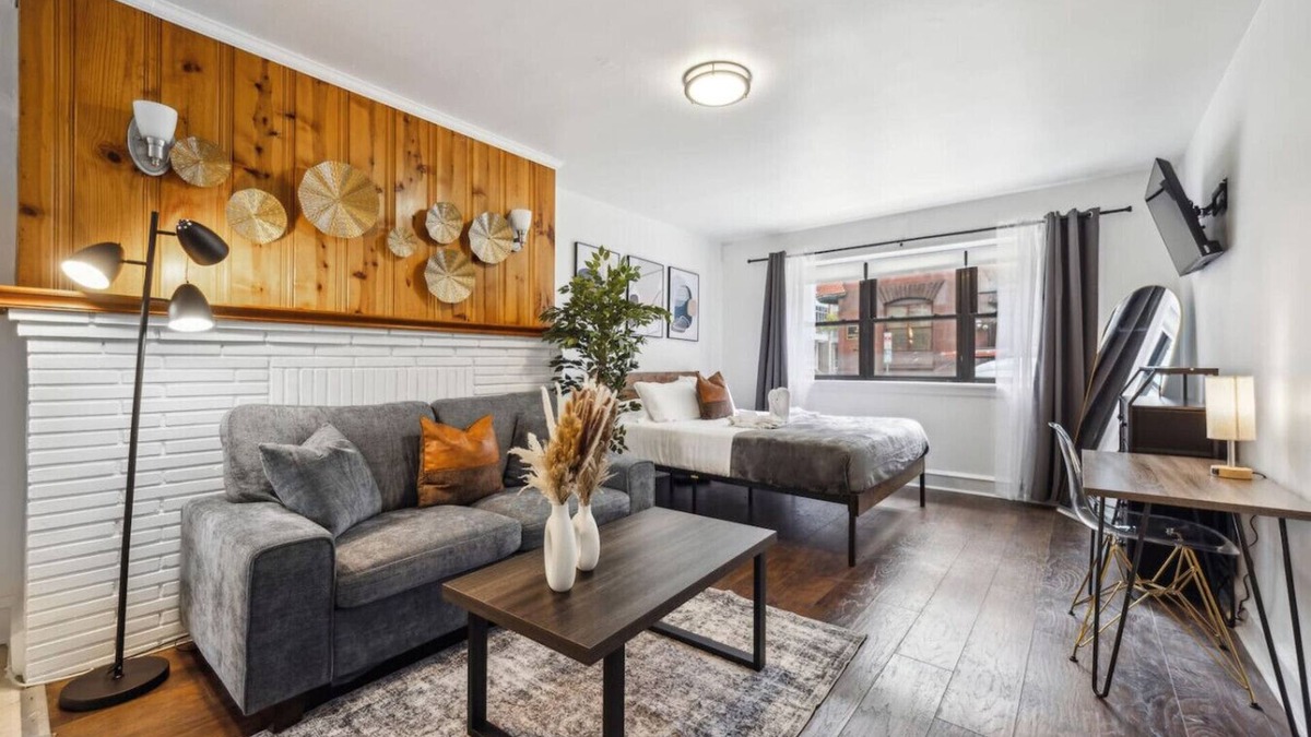 Center City West Apartment | Charming Studio | Heart of Center City | Fast WiFi