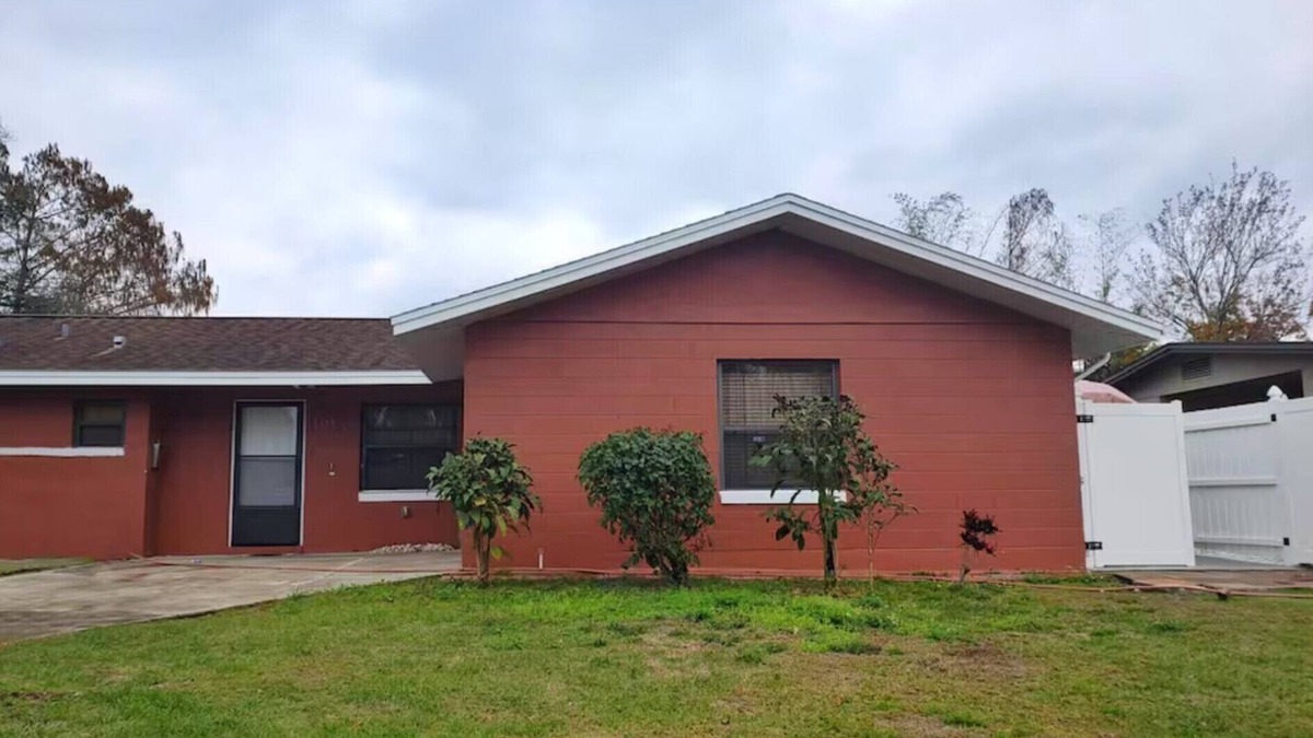 Sky Lake Apartment | Charming studio in delightful Orlando with WiFi and AC