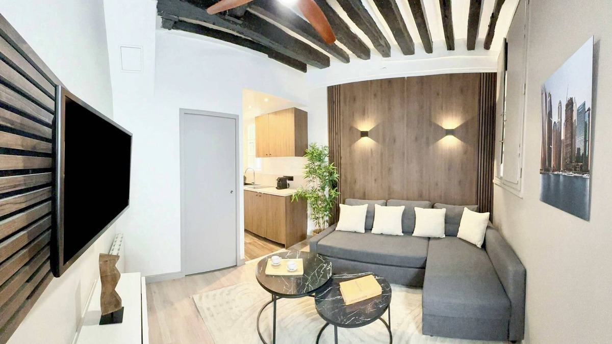 Saint-Merri Apartment | Charming studio near the Louvre Museum
