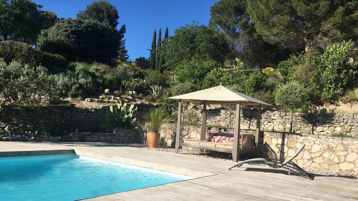Eguilles Cottage | Charming studio on large property with pool