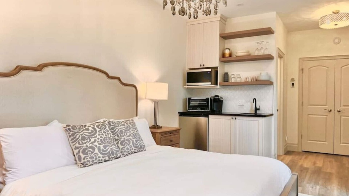 Kitchener House | Charming Studio- Quiet & Private