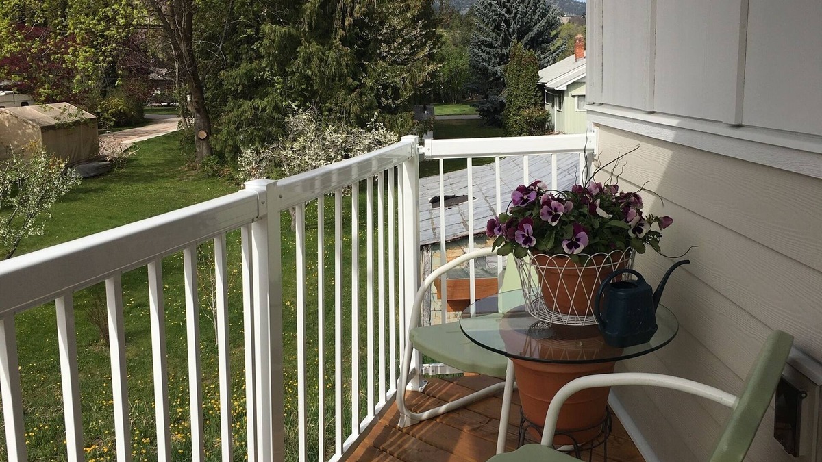 Okanagan-Similkameen Apartment | Charming studio suite in the charming summer country