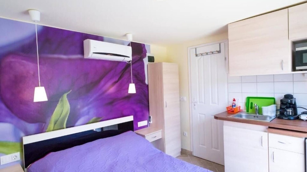 Balatongyorok Apartment | Charming studio "Viola" on the shores of Lake Balaton