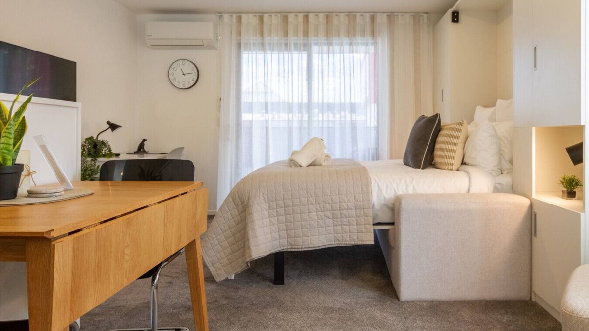 Christchurch City Centre House | Charming Studio with desk space near South City Mall