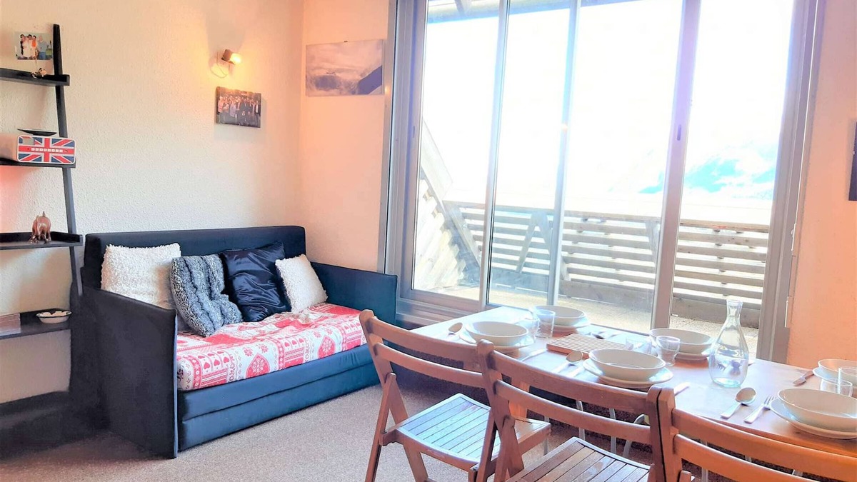 Piau Engaly Apartment | Charming Studio with Cabin, Sleeps 6 - Ski-In/Ski-Out, Fully Equipped, Ski Locker, and Elevator