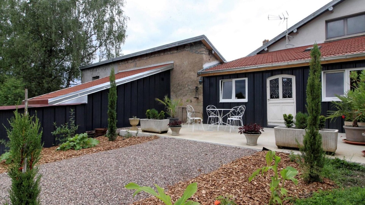 Mersuay Cottage | Charming Studio with Garden and Terraces, Peaceful and Historic Setting