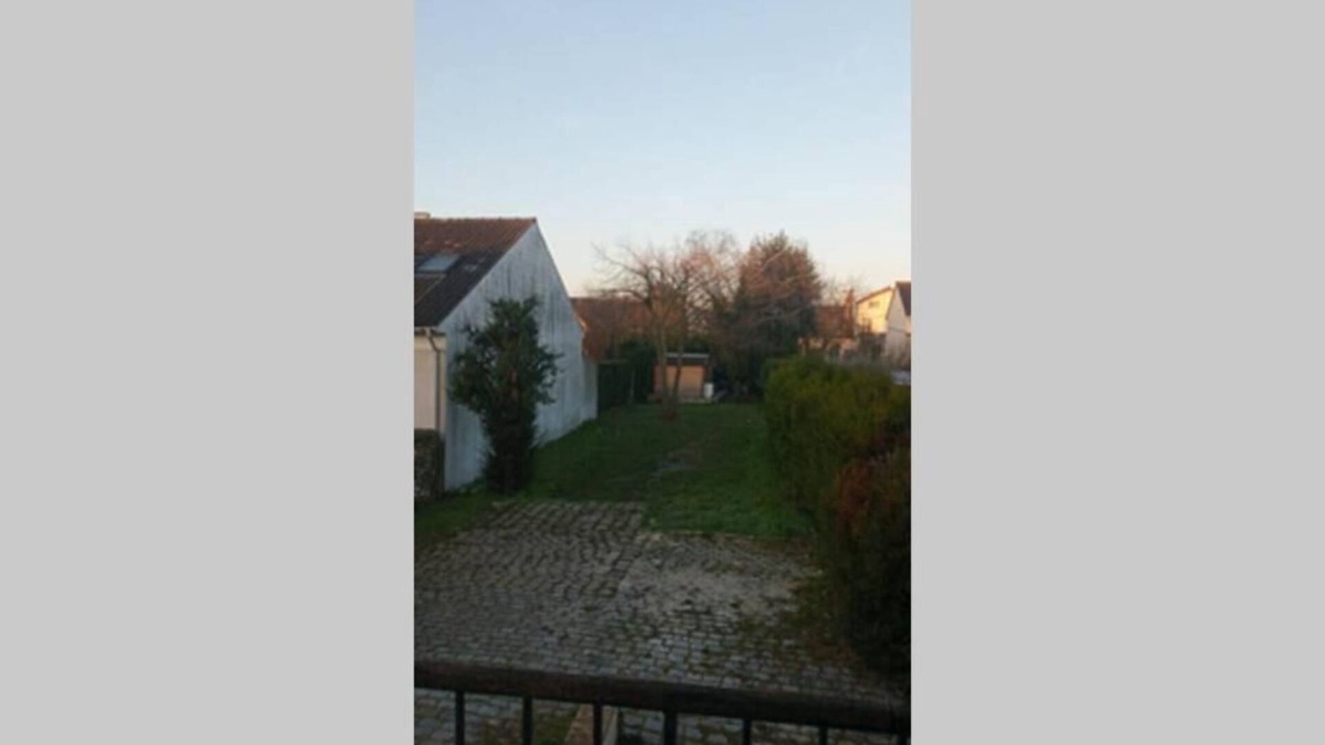 Houilles Apartment | Charming studio with large garden near Paris