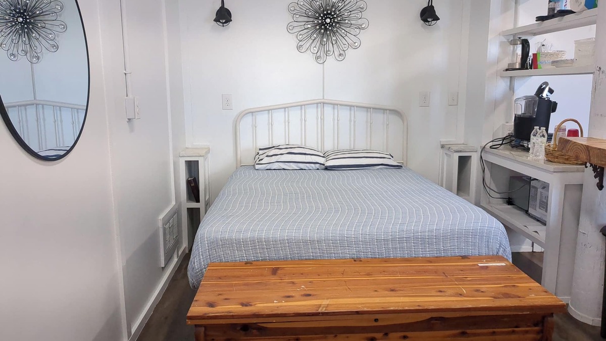 Fairhope House | Charming studio with pier on Mobile bay